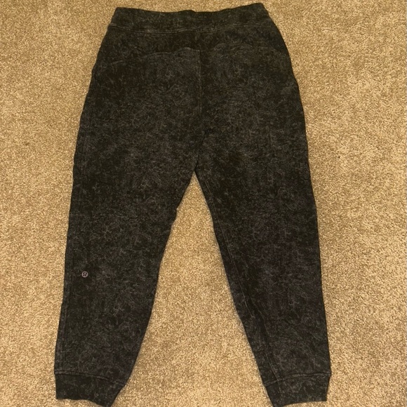 Lululemon Athletica Scuba High-Rise Jogger | Color: Purple & Black Pattern | 8 - Picture 2 of 8